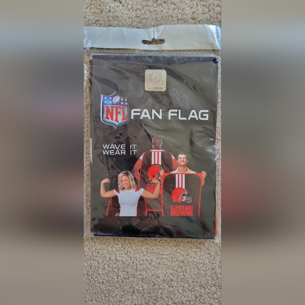 NFL Cleveland Browns Tailgate Fan Flag Cape - Wear/Wave It (31.5" x 47") Banner